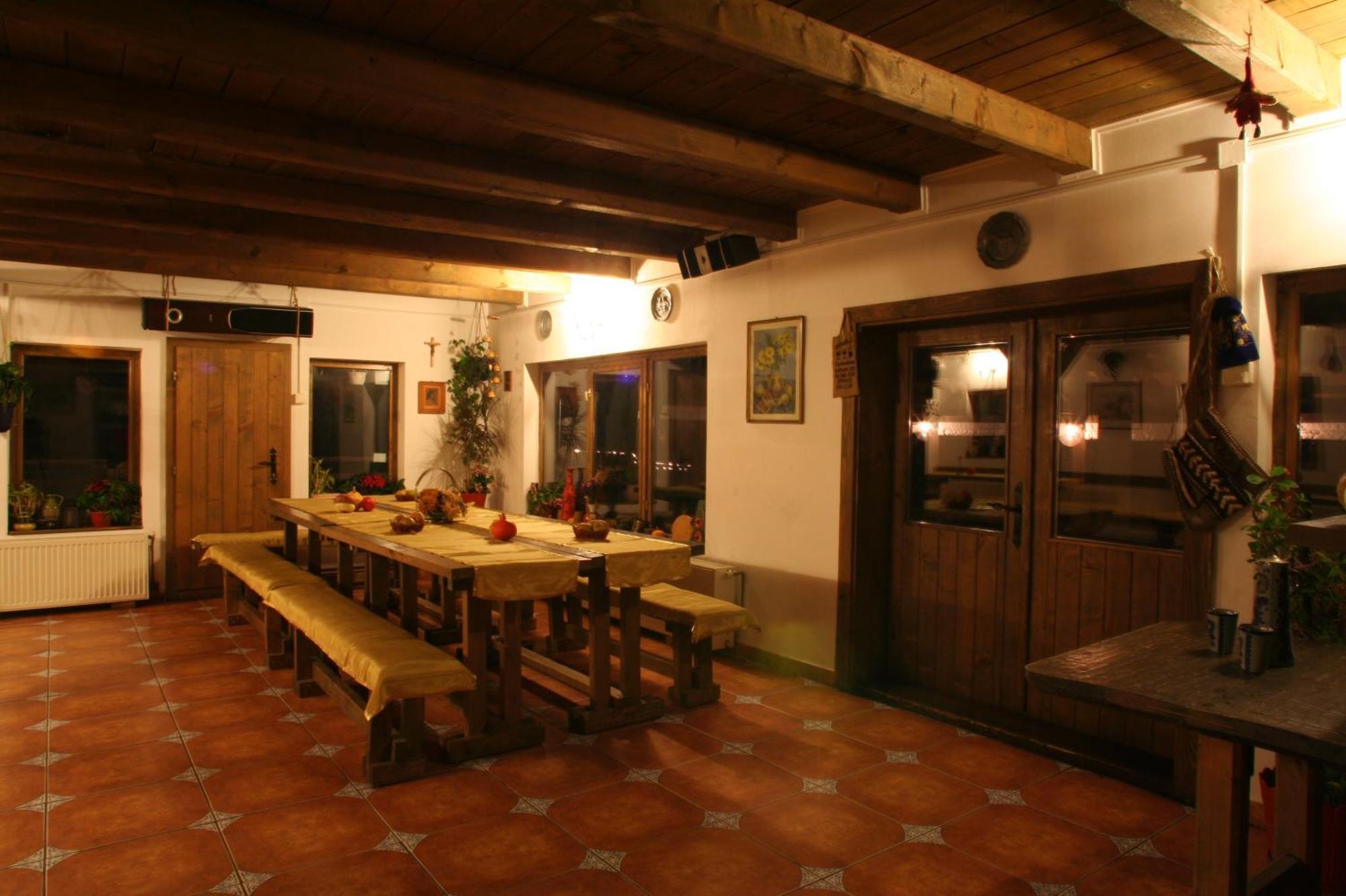 ホテル Cabana La Noi Rîşnov エクステリア 写真