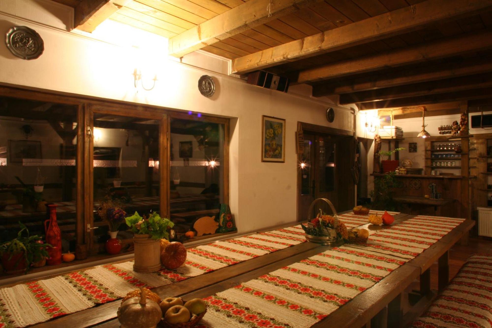 ホテル Cabana La Noi Rîşnov エクステリア 写真