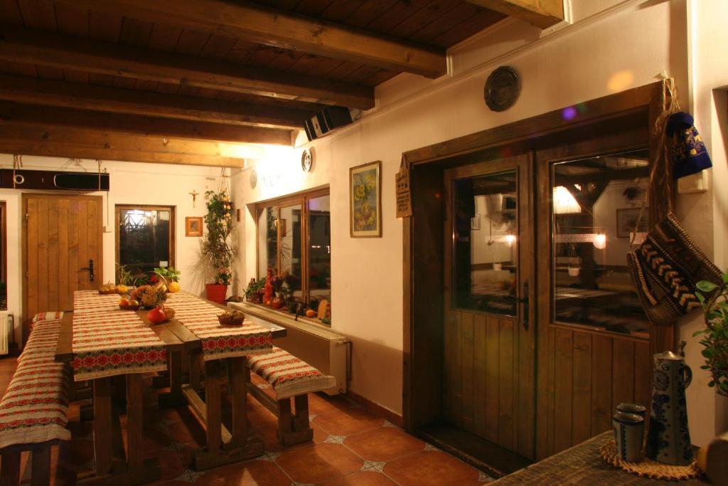 ホテル Cabana La Noi Rîşnov エクステリア 写真