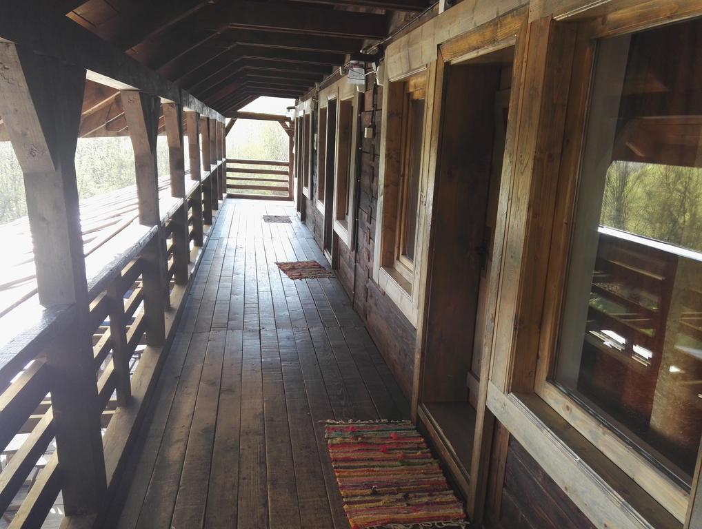 ホテル Cabana La Noi Rîşnov エクステリア 写真