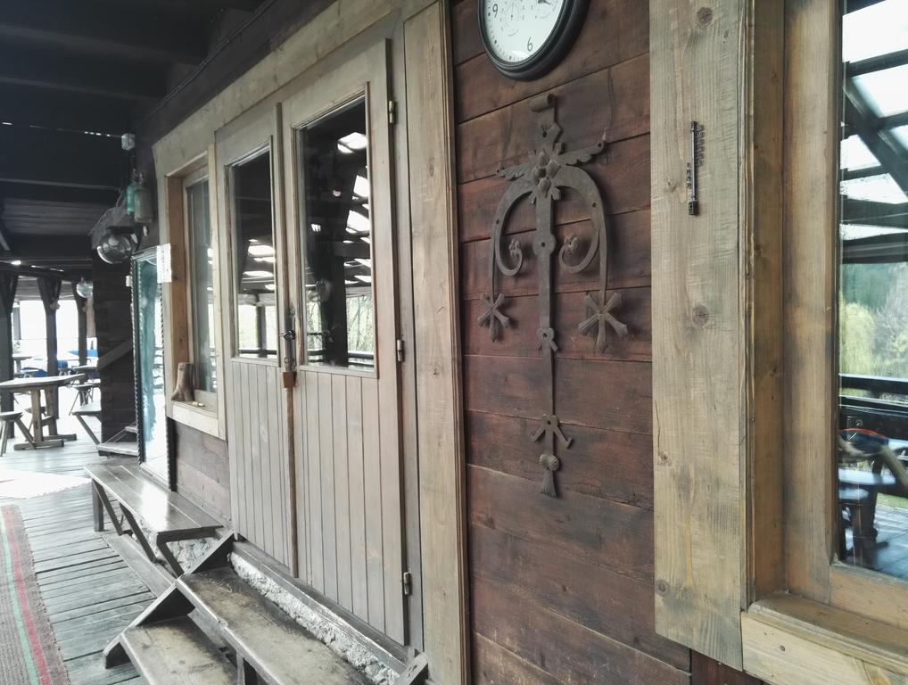ホテル Cabana La Noi Rîşnov エクステリア 写真
